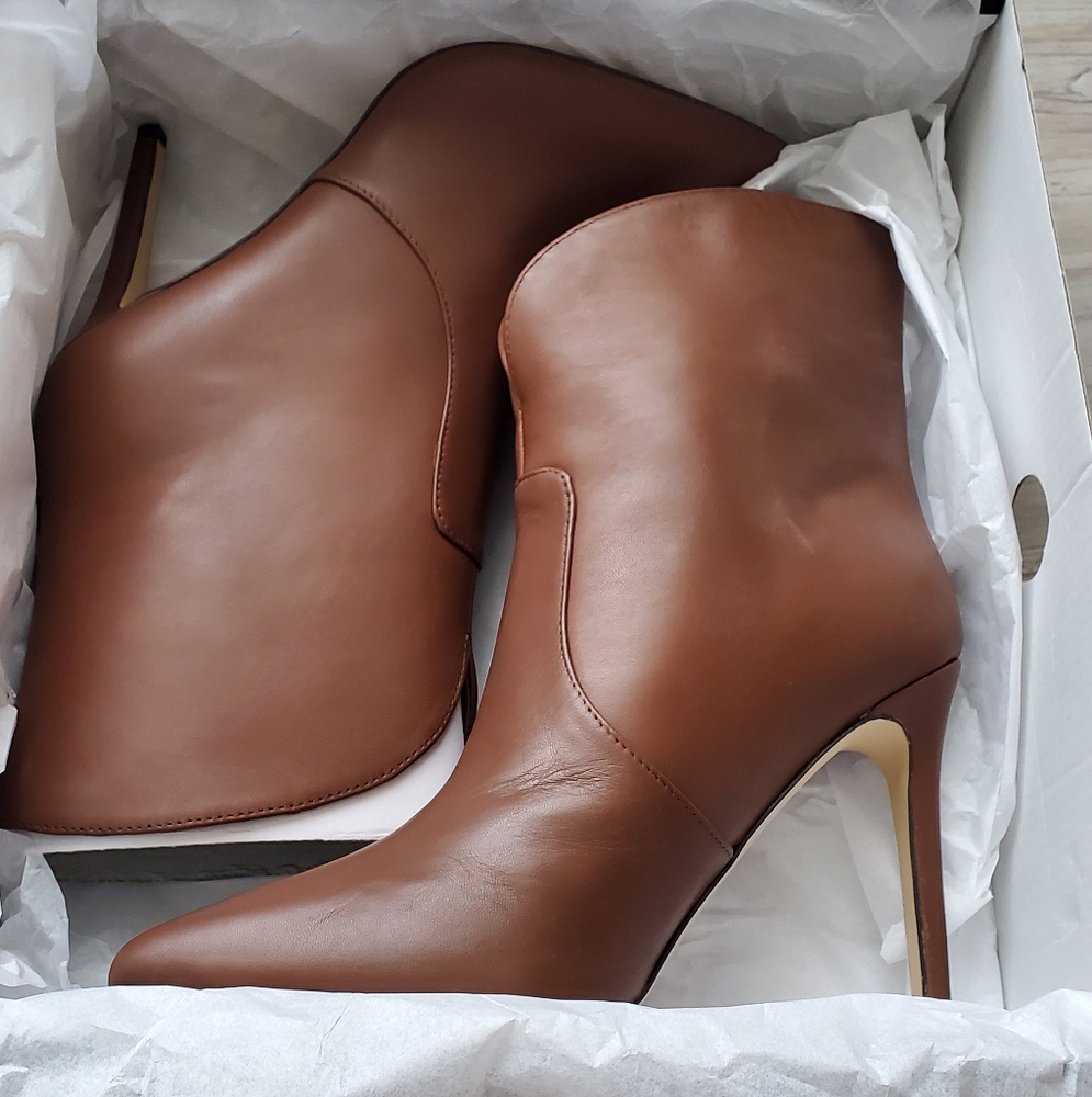 LAST PRICE DROP! NWT Nine West Tolate Brown Leather Ankle Boots Sz 8